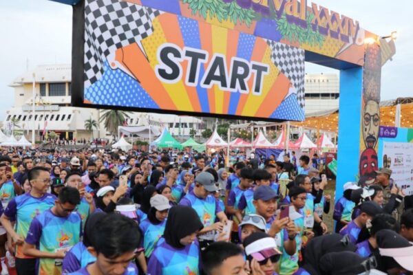KRAKATAU RUN 2025 DISAMBUT MERIAH : Gubernur Lampung Berlari Bersama Rakyat, Warga Padati Lapangan Korpri