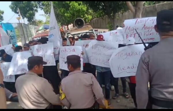 Ratusan Massa Desak Evaluasi Kepala BPTD II Lampung, LSM Layangkan Laporan Ke Menteri !!