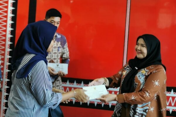 Pemkot Bandarlampung Serahkan Bantuan Rp117,5 Juta untuk 17 Korban Bencana dan Warga Sakit