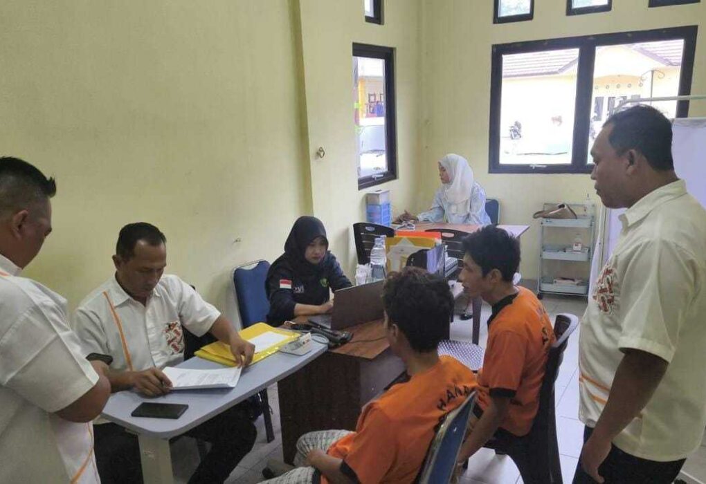 Polda Babel Limpahkan Berkas 2 Tersangka Penyelundupan Pupuk Subsidi Asal Lampung ke Kejari Koba